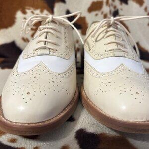 Joan & David lace up spectator Oxford shoe 37-1/2 Italy (6.5 USA) Made in Italy